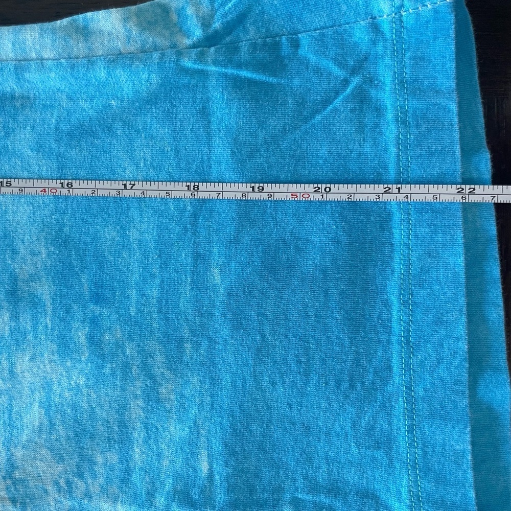 Bermuda Beautiful Blue Graphic Tee in size medium - Picture 8 of 8